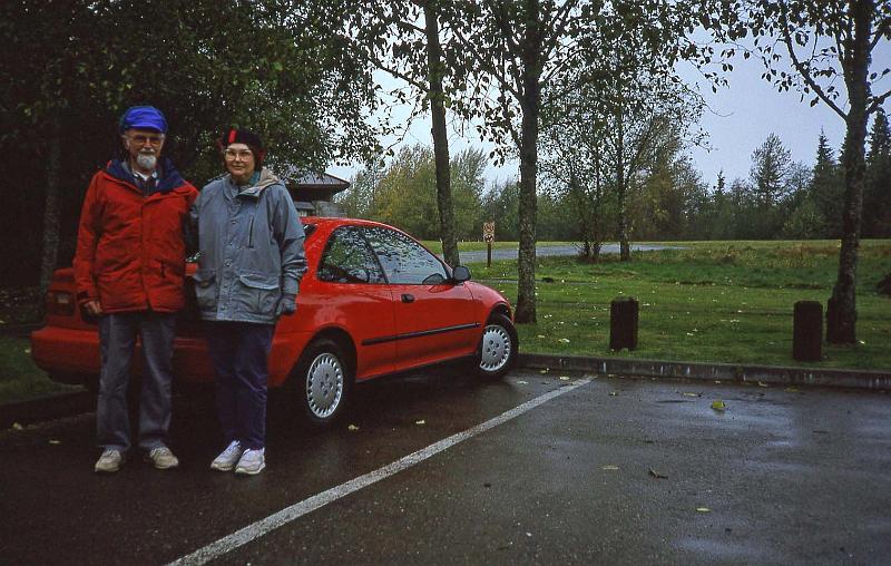 1994-12 Mom and Dad Cougar Mtn Pk Bellevue WA 01.jpg